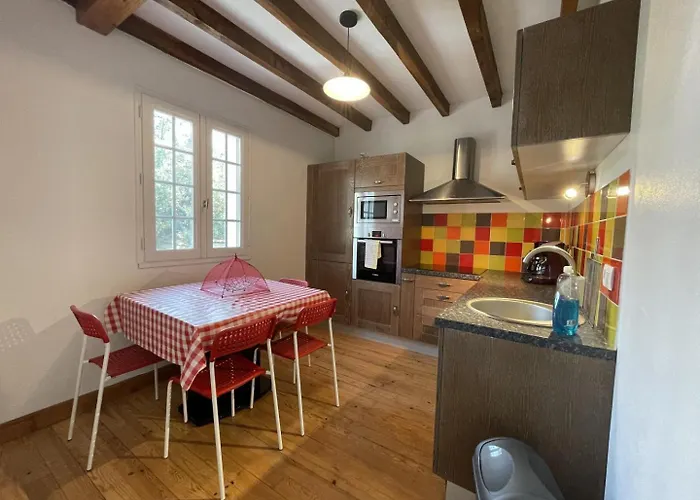 Elizako Bidea بيت للعطل