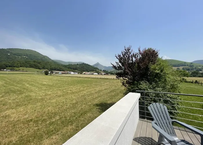 Elizako Bidea بيت للعطل Mendive